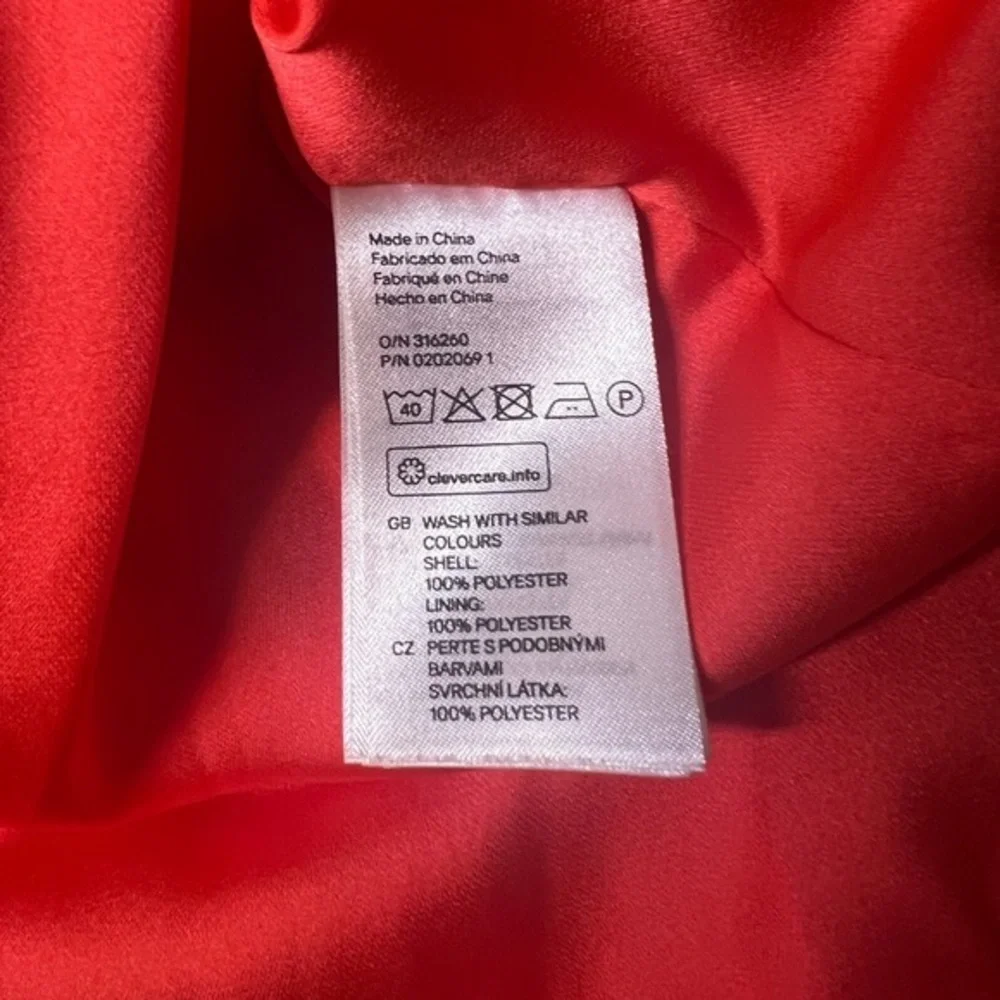 H & M Women Sz 4 Coral Sheer Overlay‎ Pleated Shirt V Neck Dress with Tie Waist